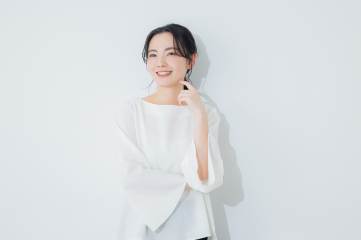 虫歯や歯周病を予防し快適なお口環境で過ごす笑顔の女性