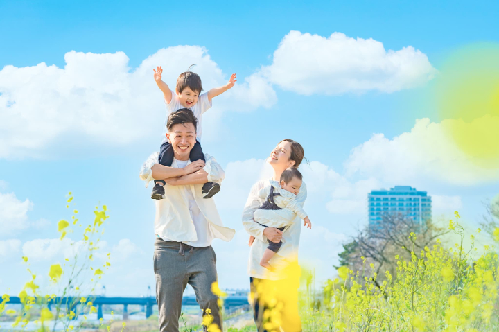 散歩する家族