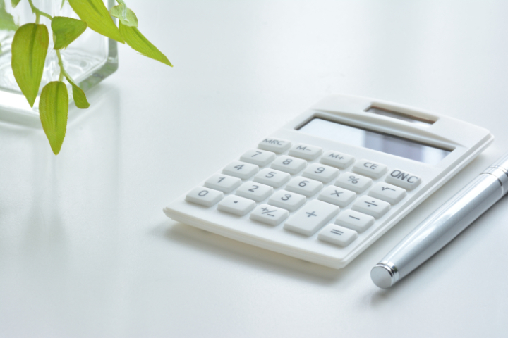 審美歯科治療の費用を計算するイメージ